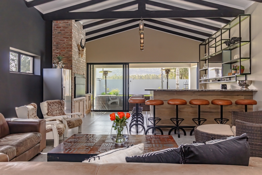 6 Bedroom Property for Sale in Heatherlands Western Cape